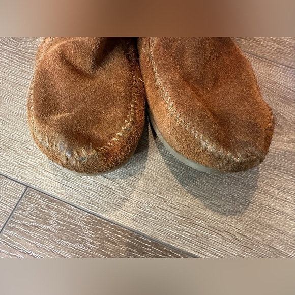 Minnetonka Girl's Double Fringe Side Zip Leather Boot Moccasin, - Picture 3 of 7